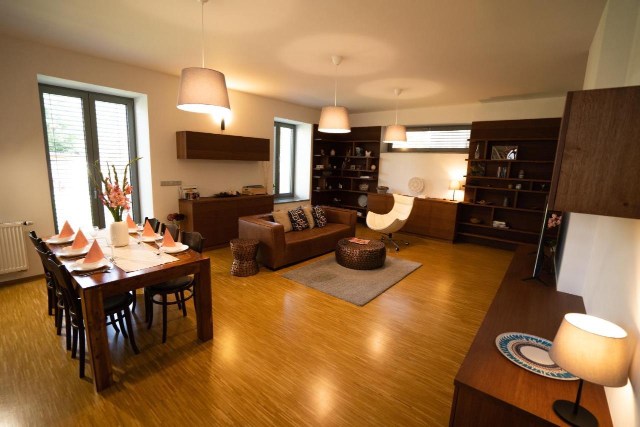 Black Field Apartment
