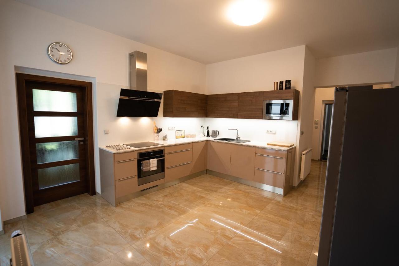 Black Field Apartment